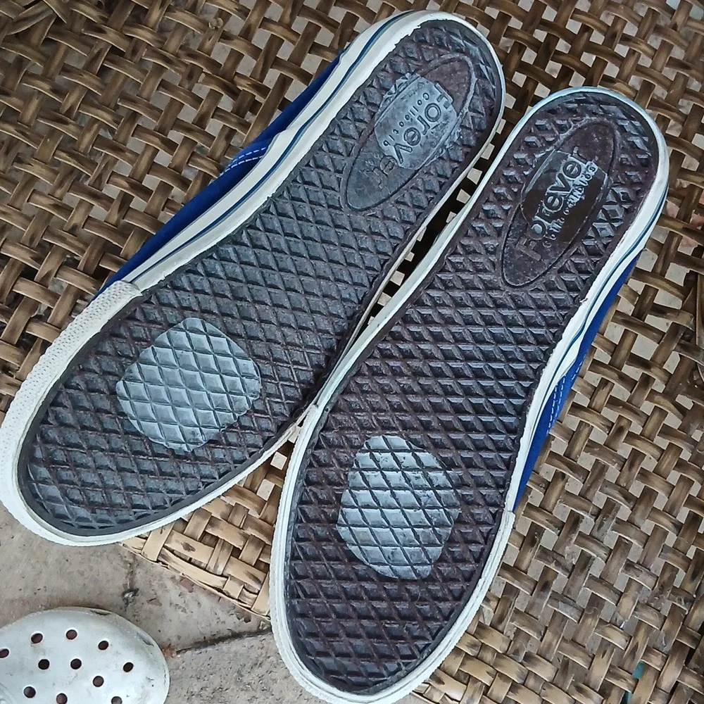 Memphis TIGERS. Forever Collectibles Blue Slip-On Footwear. Mens‎ Sz.8,wms.9.5
